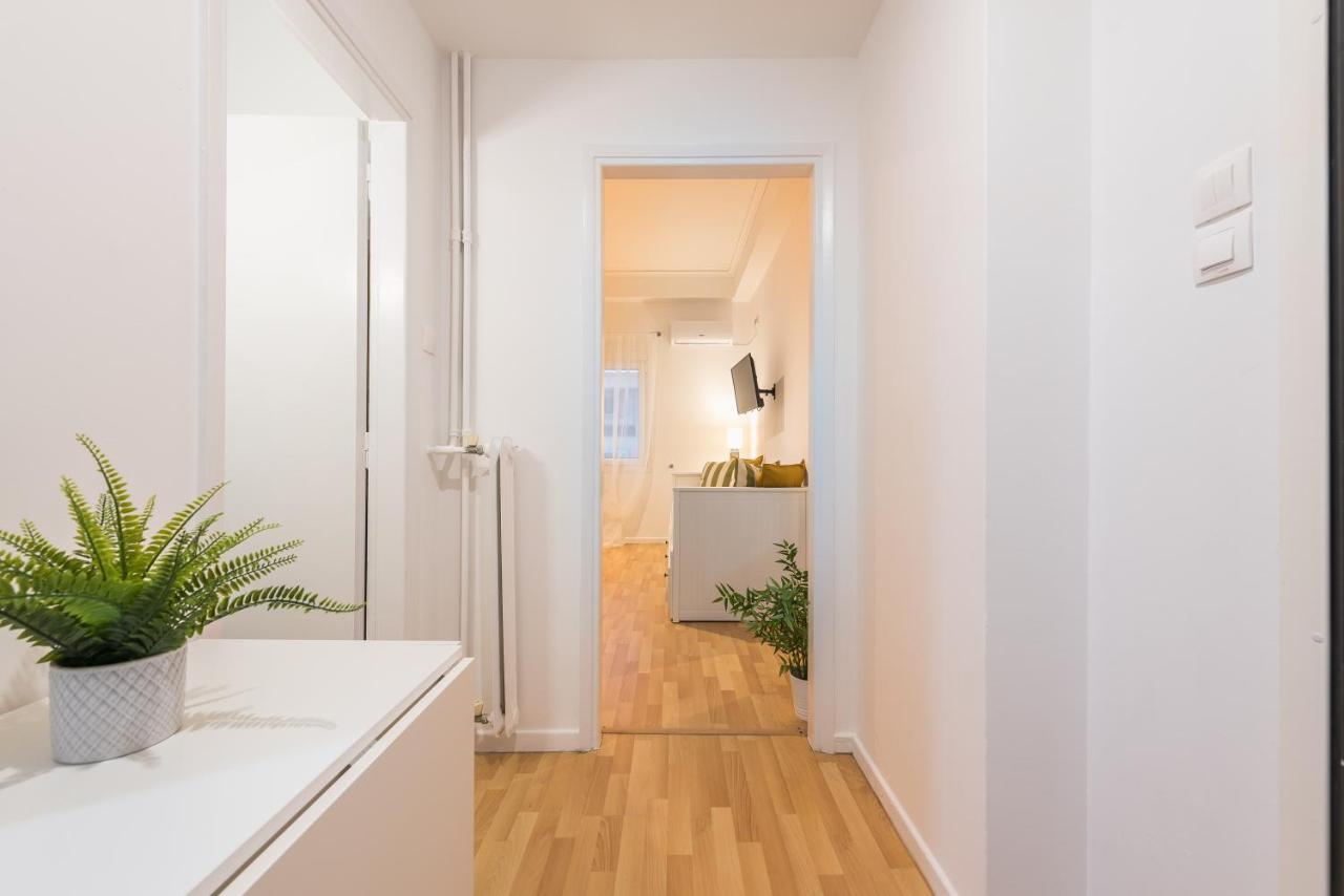 Apartment At Megaro Mousikis St Semi Basement 1Bed 2 Pers Atenas Exterior foto