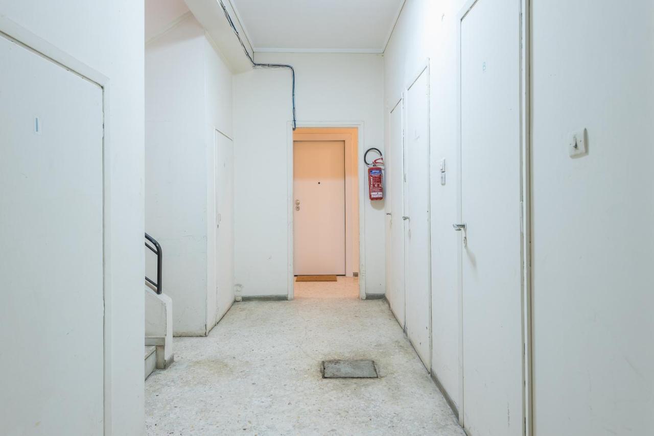 Apartment At Megaro Mousikis St Semi Basement 1Bed 2 Pers Atenas Exterior foto